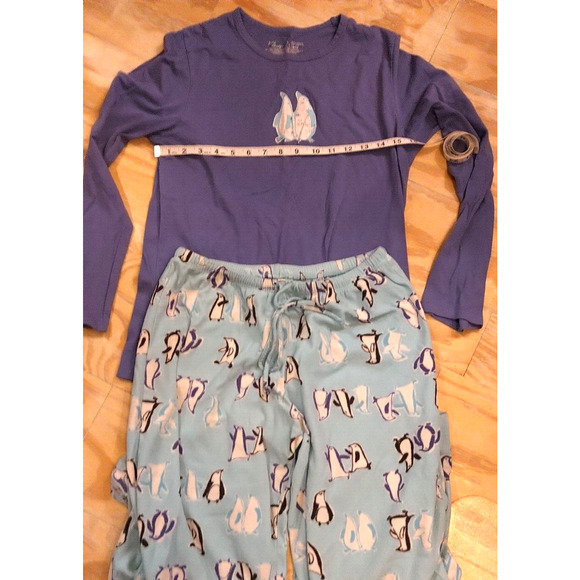 June & Daisy Small Women’s 2 pc Pajama Set Penguins Blue Pants Purple Shirt Flaw - Picture 1 of 7
